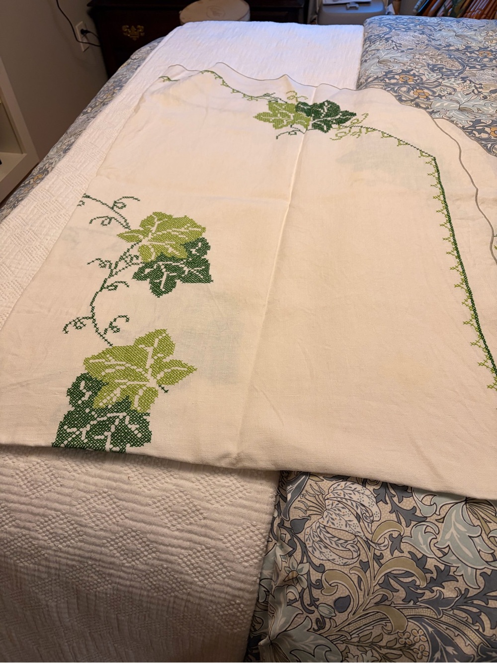 Vintage Embroidered oval Green Ivy Tablecloth- White